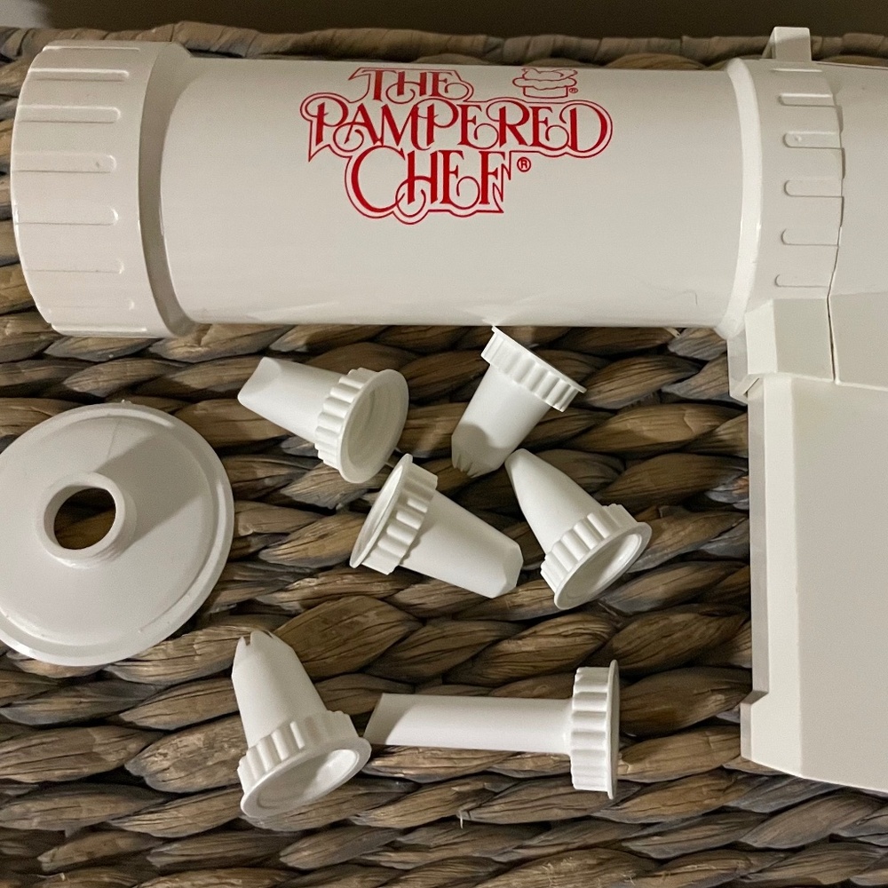 Vintage The Pampered Chef Decorating Tip Set Frosting Filling Cheese Spread 1990